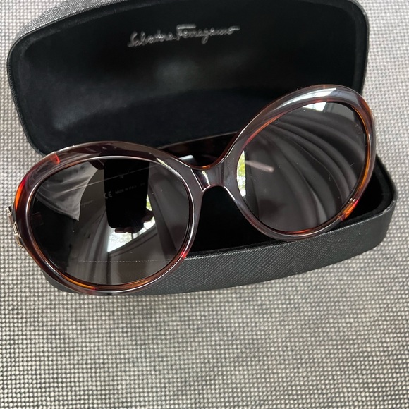 Salvatore Ferragamo SF799SA Round Sunglasses - Picture 6 of 14